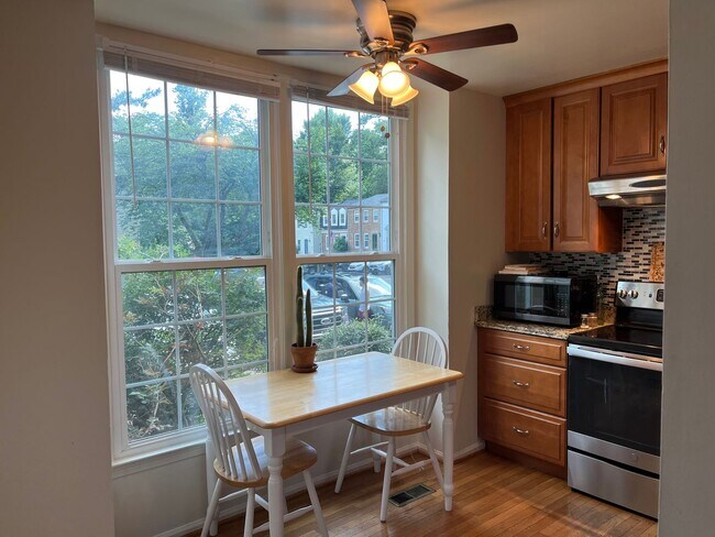 Foto del edificio - Well Mainainted -TH for Rent in Burke - 3 ...