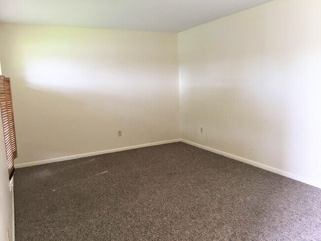 Foto del edificio - 3 br, 2 bath House - 1001 Burkshire Drive