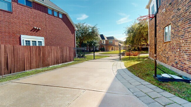 Foto del edificio - 8538 Sunrise Meadow Ln
