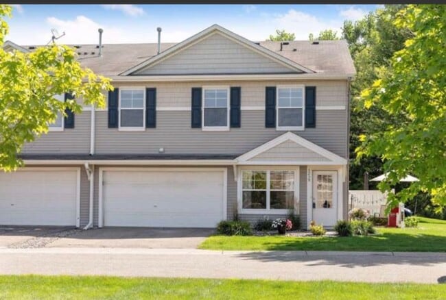 Building Photo - 3239 Oak View Dr