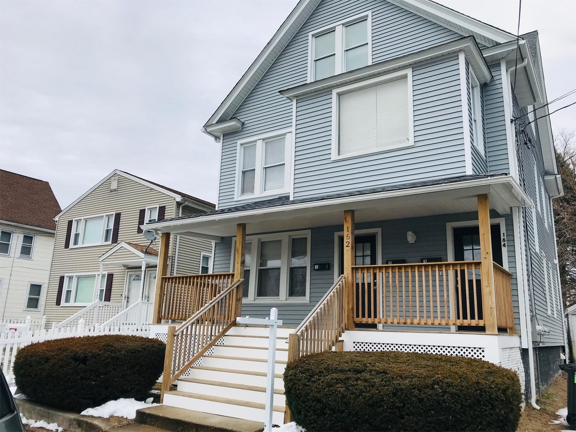164 Thompson St Unit 3, Stratford, CT 06615 Room for Rent in