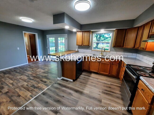 Building Photo - 103 Silverleaf St