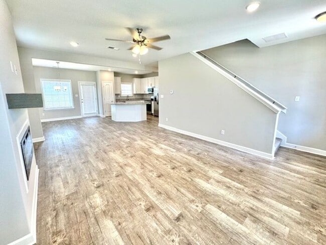 Building Photo - Now Leasing a 4-bedroom 2.5 bath home in W...