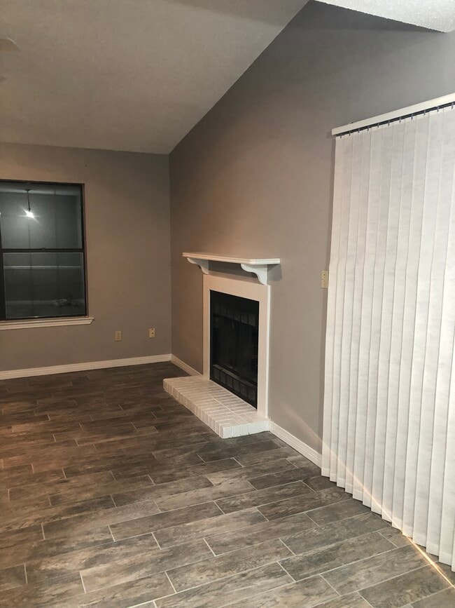 Living Room - 9345 Chisholm Rd