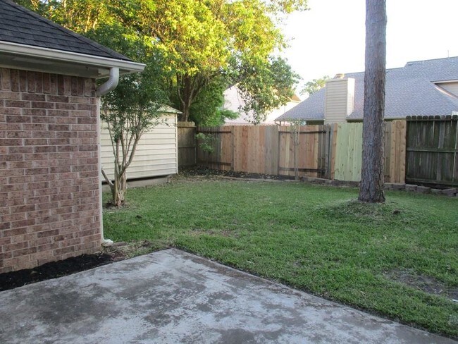 Foto del edificio - 15114 Farndale Dr