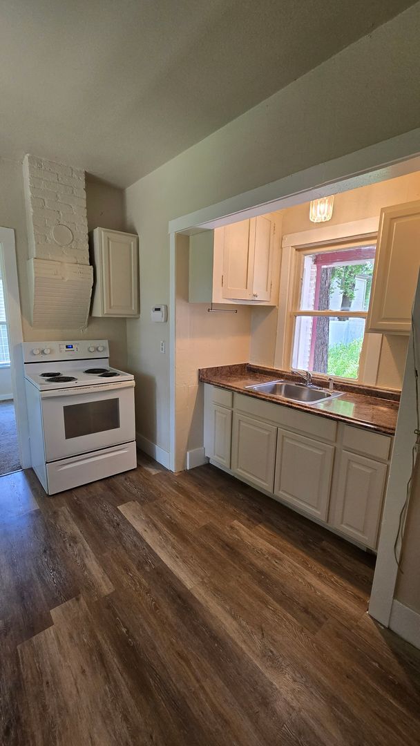 Building Photo - Perry District Cottage