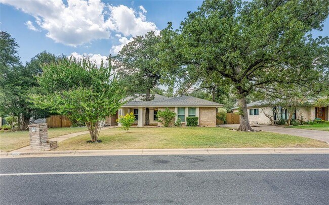 Foto del edificio - 10502 Spicewood Pkwy