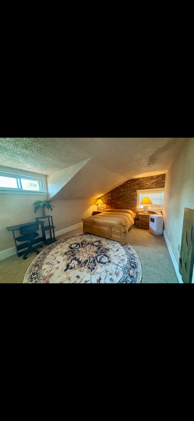 Foto del edificio - 1483 E 118th St