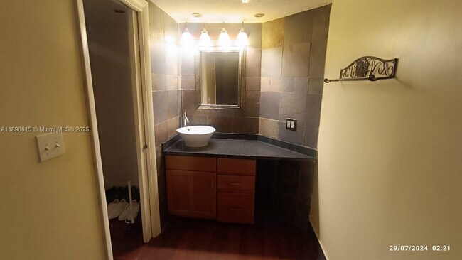 Foto del edificio - 2850 N Oakland Forest Dr