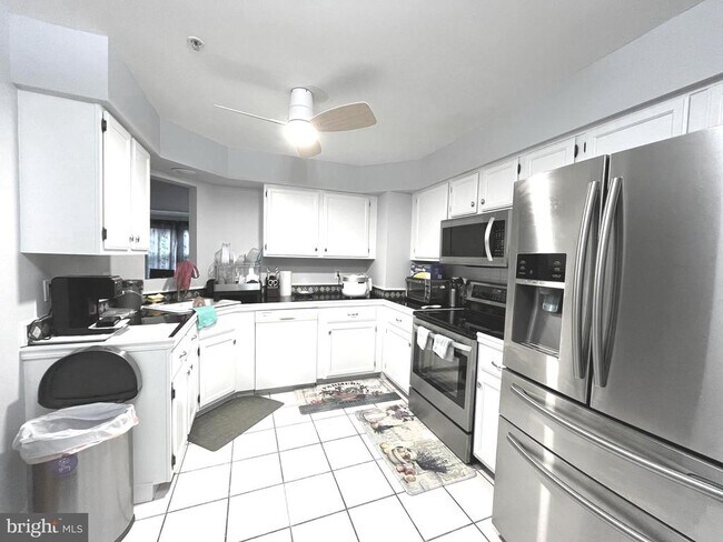 Building Photo - 8209 Hillsboro Ct