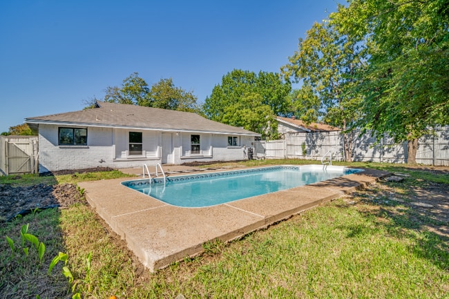 Photo - 1622 Hillwood Dr House