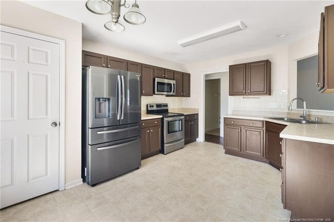 Foto del edificio - 175 Ranier Dr