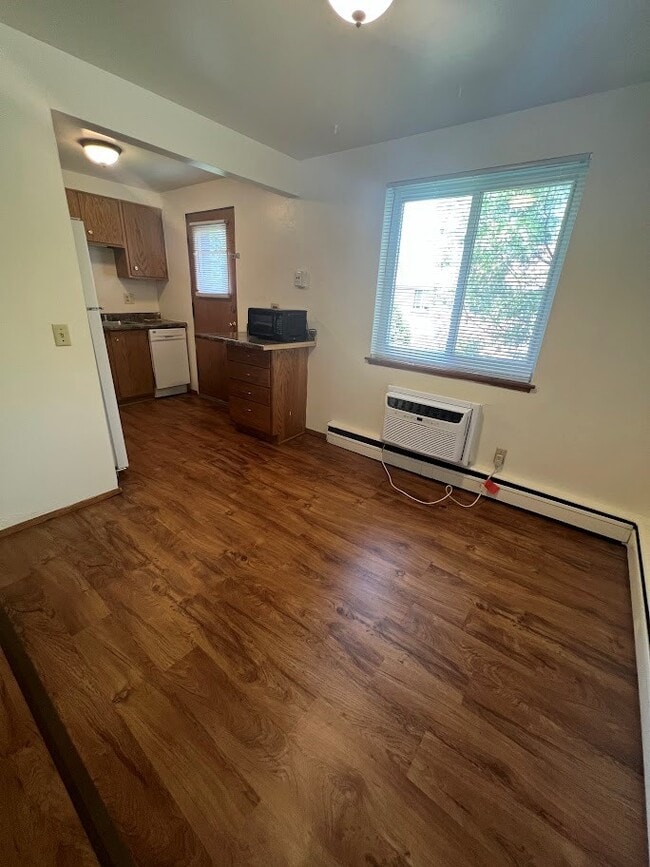 Building Photo - 2414 Brentwood Pky