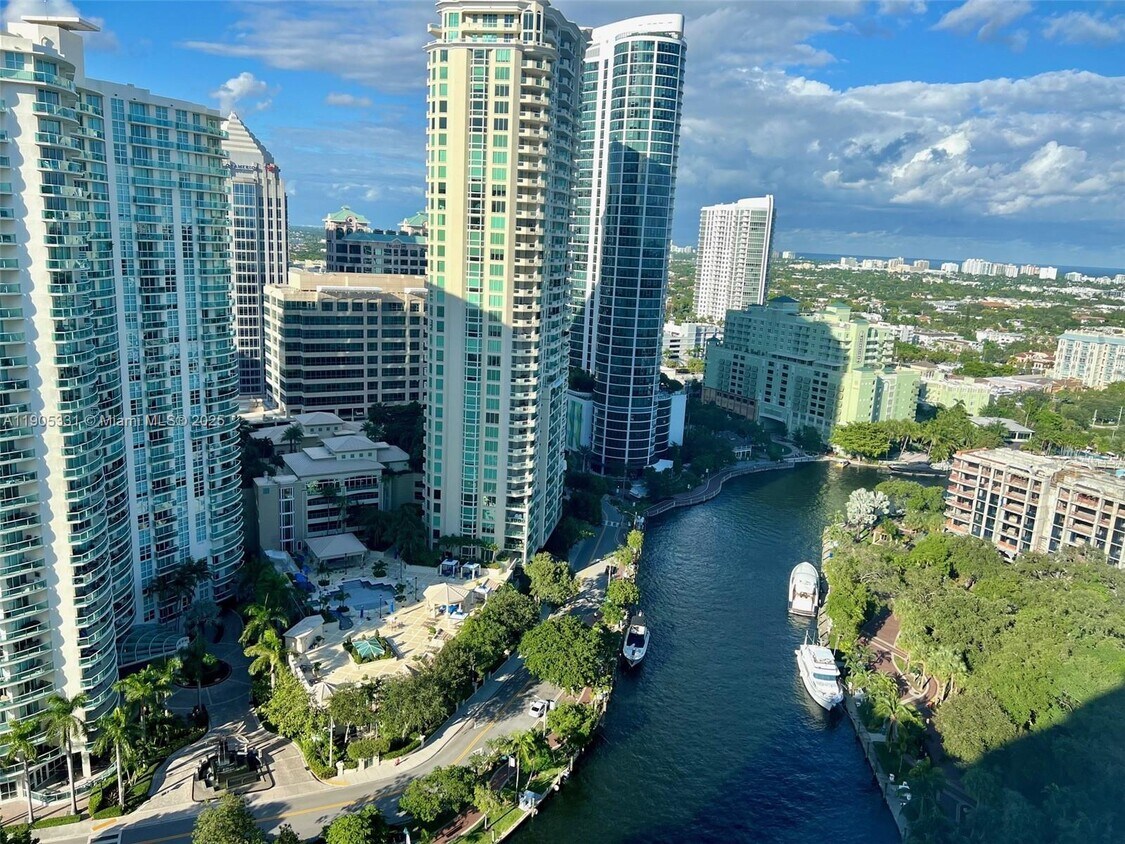 Foto principal - 511 SE 5 Ave