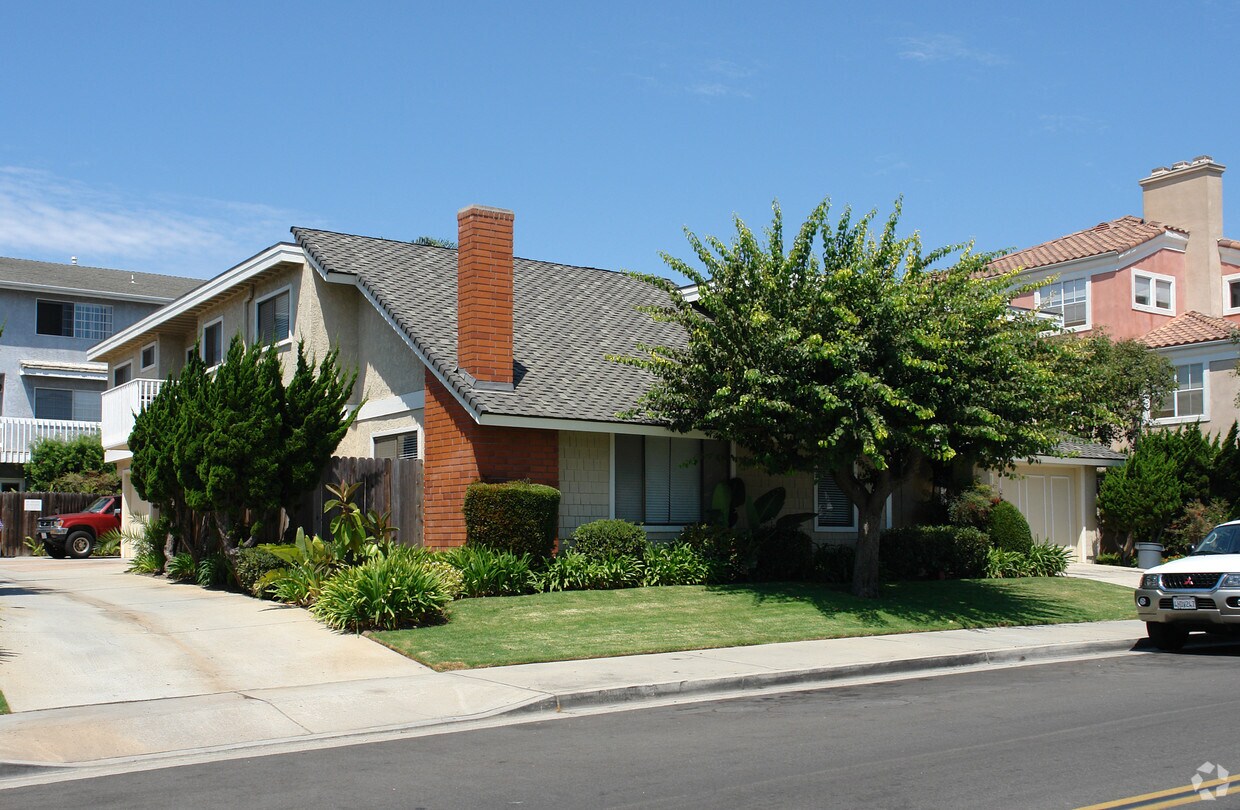 Foto principal - 17061 Leslie Ln