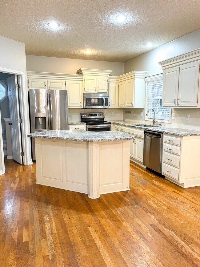 Foto del edificio - 13605 W 129th St