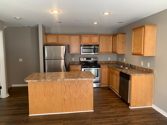 Cocina - 2874 W Lakewood Dr