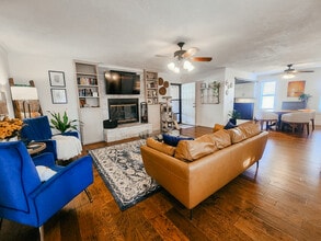 Building Photo - 310 Lacey Dr