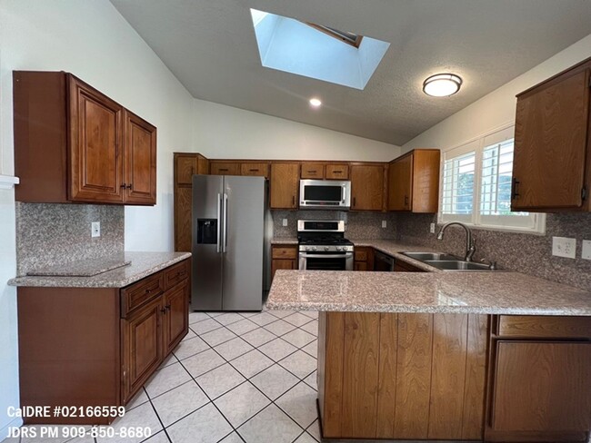 Building Photo - Rancho Cucamonga 3 Bedroom Home