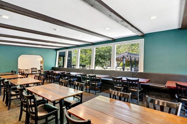 Foto del edificio - 16451 Golf Rd