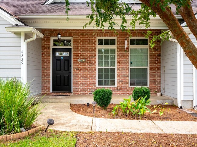 Building Photo - Spacious 4BR House in Valdosta