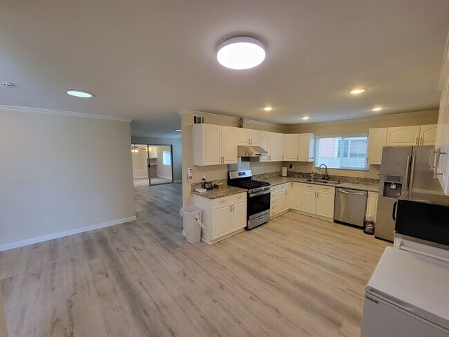 Foto del edificio - Rare 4 Bed, 2 Bath House