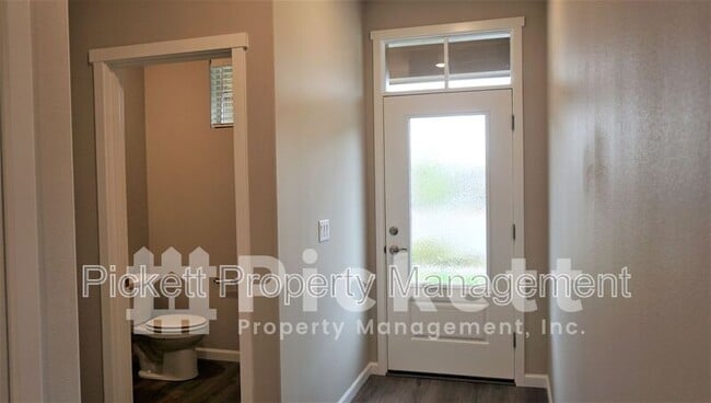 Building Photo - 4549 Bay Vista Blvd