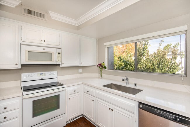 Building Photo - 3709 Summershore Ln