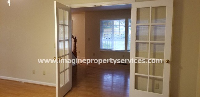 Foto del edificio - 726 Sterling Ct