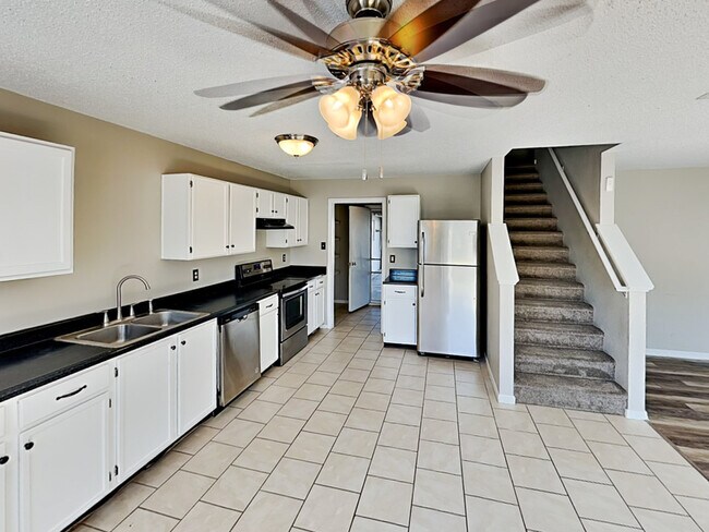 Building Photo - 10917 Sweetsen Rd