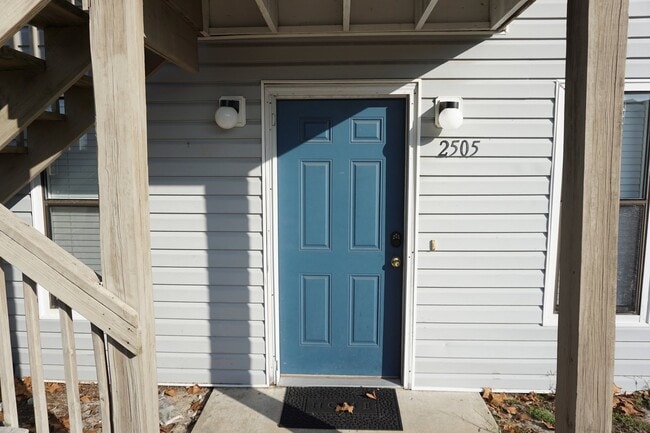 Building Photo - 2505 Flint Dr