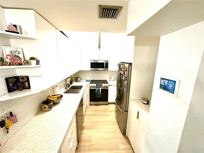 Building Photo - 20505 E Country Club Dr
