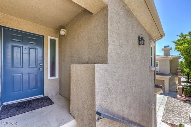 Building Photo - 820 Titan Peak Pl