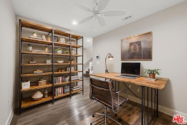 Foto del edificio - 4412 Paxton Pl