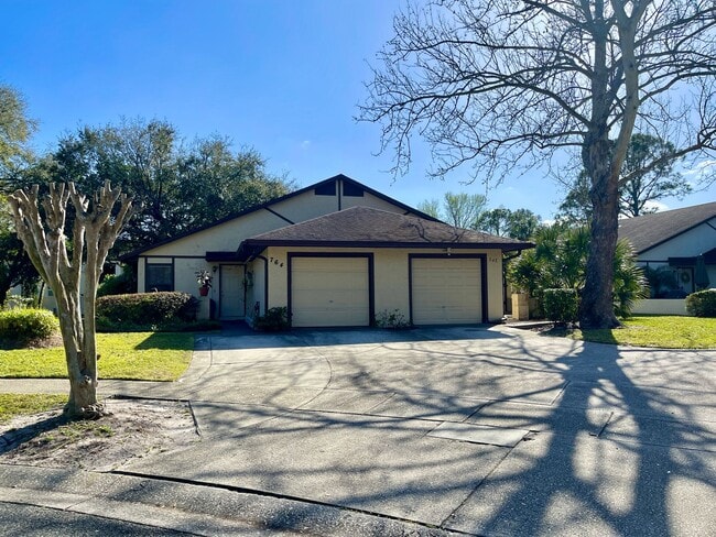 Building Photo - Beautiful, Remodeled 3/2 Townhouse in Wint...