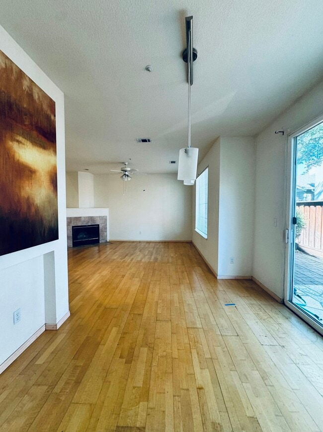 Building Photo - 10739 Dulsie Ln