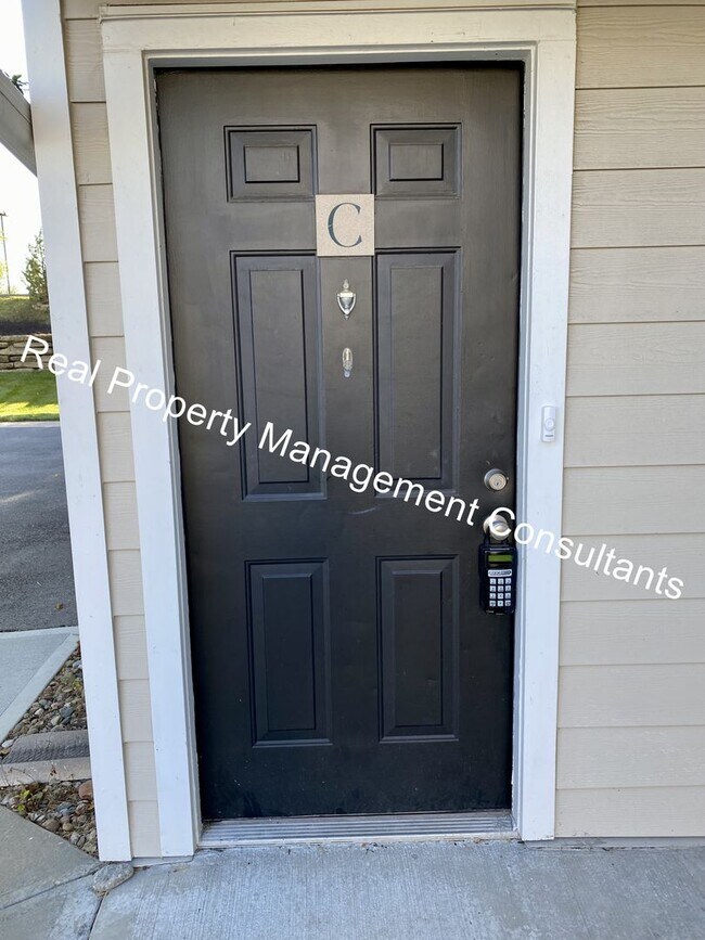 Building Photo - 2-Bedroom Condo In Tomahawk Creek!