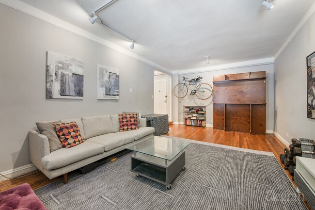Building Photo - 49 W 96th St