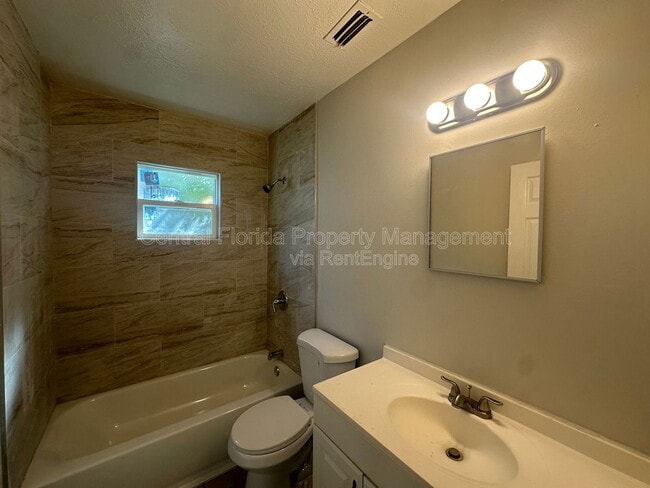 Building Photo - 213 Montana Ave