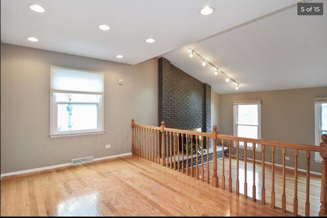 Building Photo - 3305 N Carriageway Dr