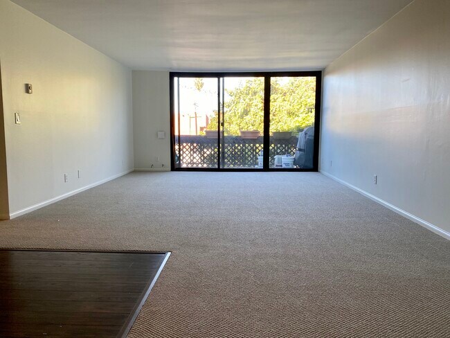 Foto del edificio - 7740 Redlands St