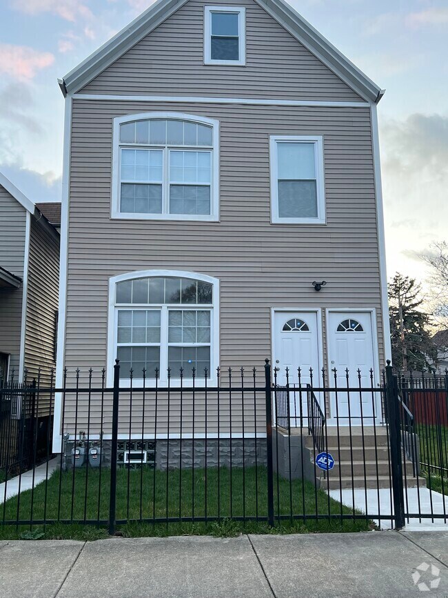 White Coleman Apartments for Rent with Utilities Included Chicago, IL 4 Rentals