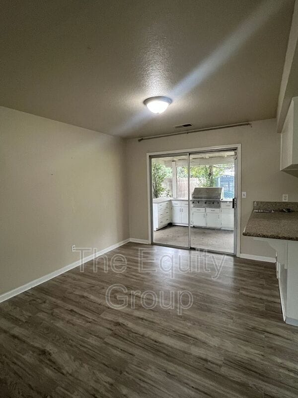 Building Photo - 143 N Simon St