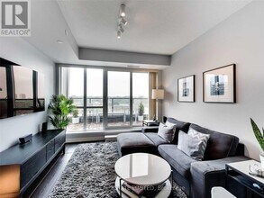 Building Photo - 170 Sumach St