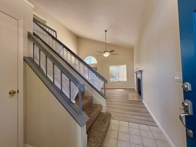 Foto del edificio - Beautiful 3 bedroom 2.5 bathroom in Antelope!