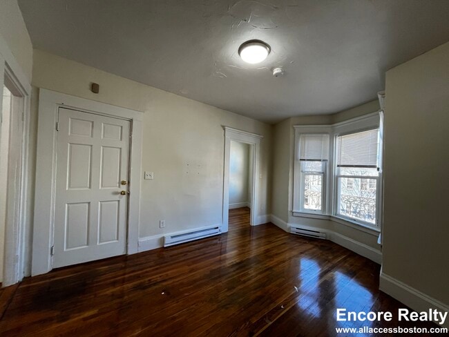 Building Photo - 100 River St