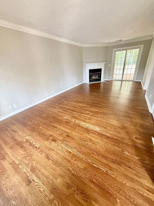 Building Photo - 3 Bedroom 2.5 Bath House + Garage + Fenced...