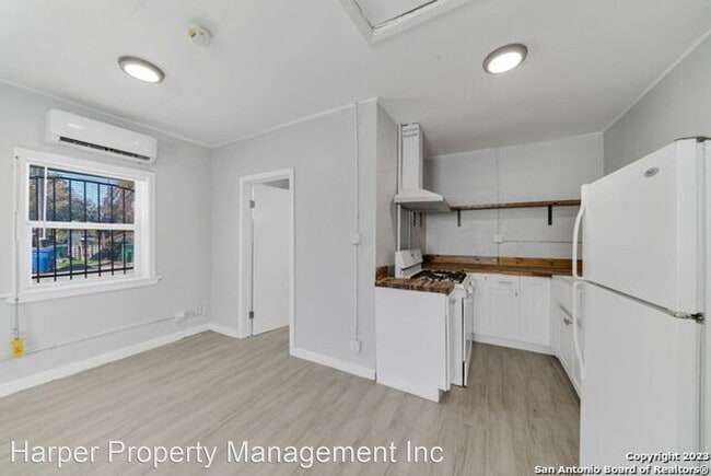 Building Photo - Studio, 1 bath House - 5003 S Flores St Un...