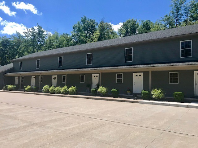 Casa adosada en lote arbolado y tranquilo - 8339 Edinboro Rd