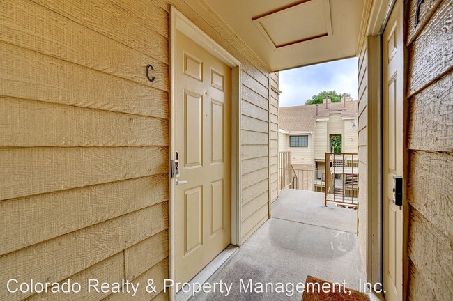 Building Photo - 2 br, 1 bath House - 950 South Dahlia Stre...